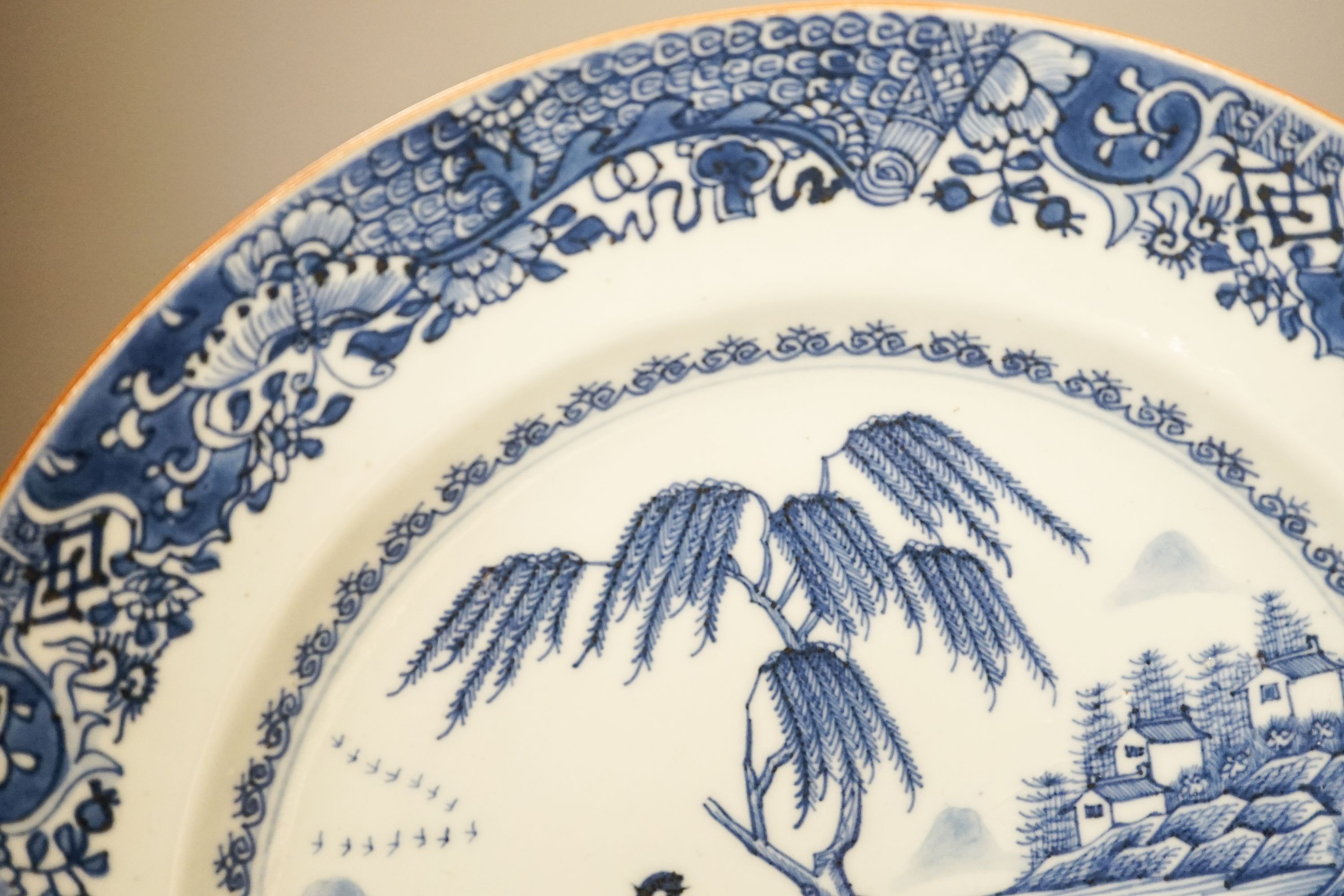A Chinese blue and white dish, Qianlong period, 28 cm